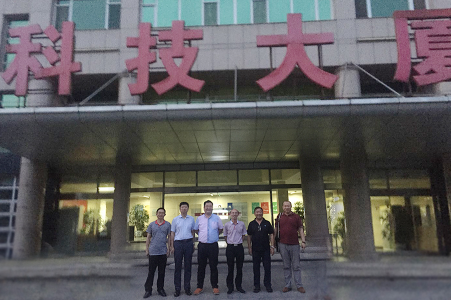 F:\2015-2018年OA文件 电视机媒体播放图设计\2018-OA文件 电视机媒体播放图设计\2018.06.27-EDK\000-大厦合影.jpg