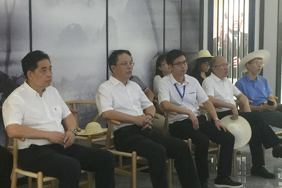 F:\2015-2018年OA文件 电视机媒体播放图设计\2018-OA文件 电视机媒体播放图设计\2018.07.31-中央党校副校长王东京考察调研北京资源太阳成集团集团\04.JPG